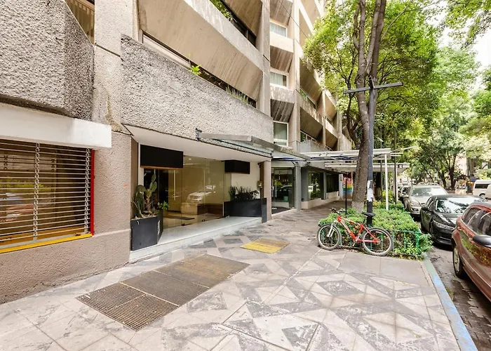 Zona Rosa, Amberes 33 * México DF